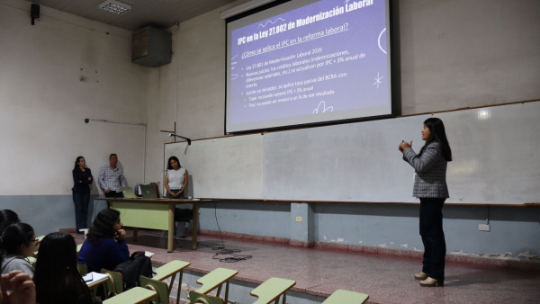 ESPECIALISTAS DE LA DIRECCI&Oacute;N DE ESTAD&Iacute;STICAS CAPACITARON A ESTUDIANTES SOBRE LA CONSTRUCCI&Oacute;N DEL IPC